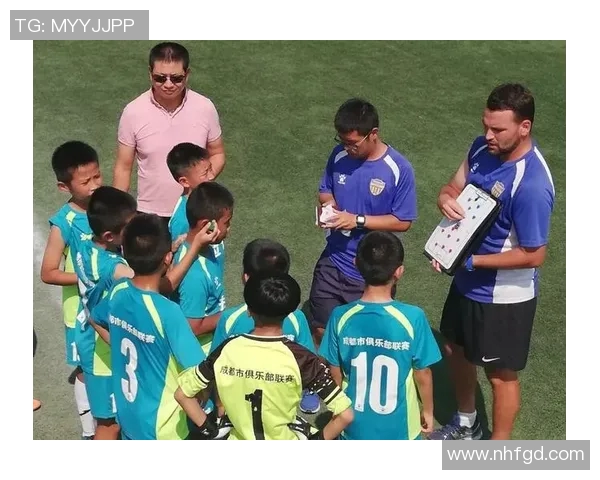 成都足球队在总决赛积分榜上以74分稳居第一名展现强大实力 成都足球队在总决赛积分榜上以74分稳居第一名展现强大实力