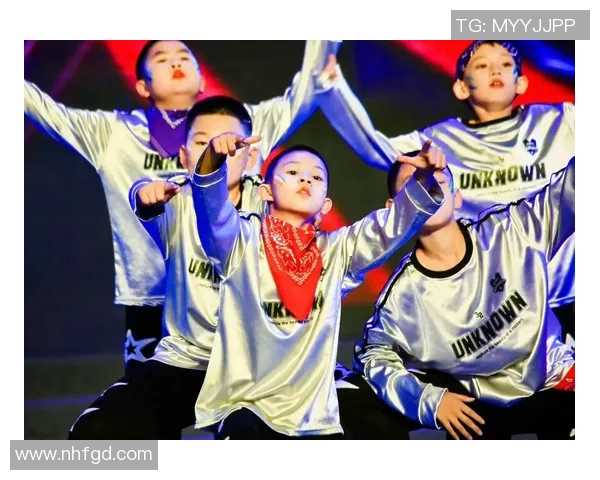 重庆街舞队的控制艺术:深入探讨街舞文化与团队协作的奥秘 重庆街舞队的控制艺术:深入探讨街舞文化与团队协作的奥秘