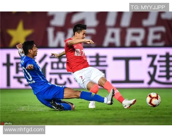 深圳与广州恒大足球对决直播全程回顾及精彩瞬间分析