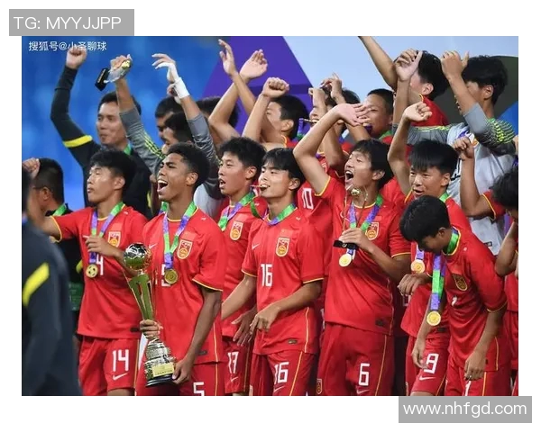 全北现代迎战庆南足球队力争主场胜利展现强大实力与团队合作精神