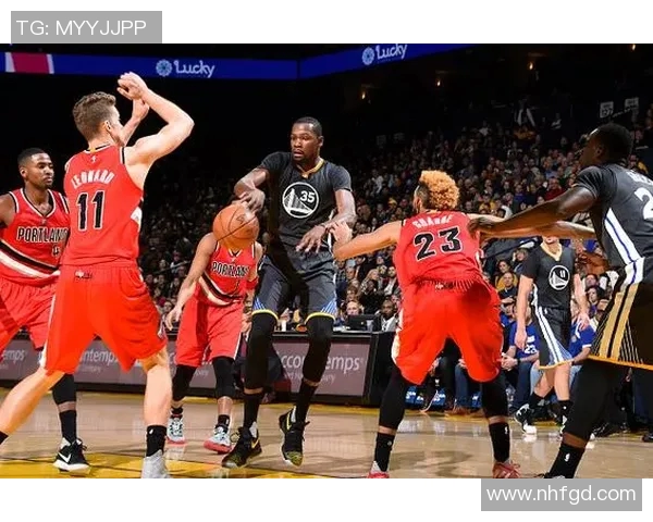 勇士与开拓者激战四月末季后赛精彩回顾与分析 勇士与开拓者激战四月末季后赛精彩回顾与分析