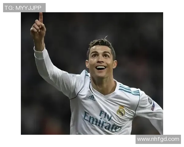 欧冠赛场惊现奇葩瞬间球迷闯入抢夺C罗球衣引发热议 欧冠赛场惊现奇葩瞬间球迷闯入抢夺C罗球衣引发热议